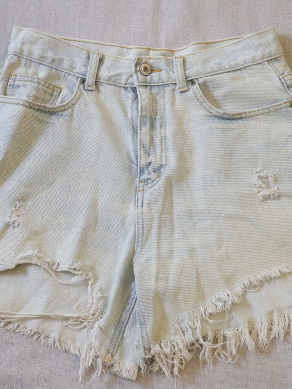 Forever 21 Women's Distressed Cutoff Denim Jean Shorts Light Wash Size 27 Frayed